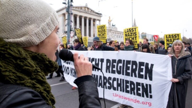 Die Anti-FPÖ-Proteste am 9. November waren nur ein Vorspiel für das, was folgen wird. (Bild: APA/AFP/JOE KLAMAR)