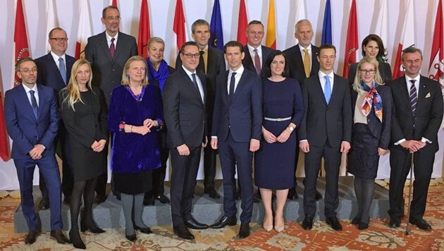 Die neue türkis-blaue Bundesregierung umfasst 16 Mitglieder - 14 Minister und zwei Staatssekretäre. (Bild: Twitter.com/ÖVP)