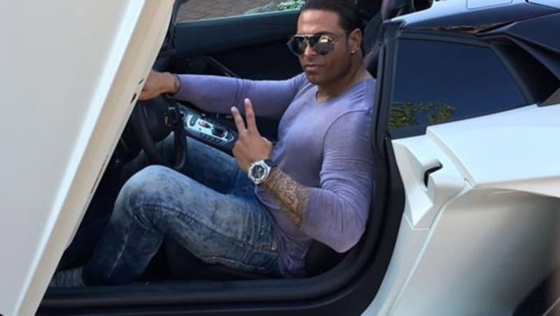 Tim Wiese in seinem "Aventador" (Bild: facebook)