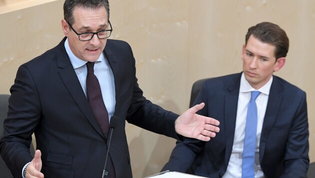 Die neuen Chefs der Regierung: Vizekanzler Heinz-Christian Strache (FPÖ) und Bundeskanzler Sebastian Kurz (ÖVP) (Bild: APA/ROLAND SCHLAGER)