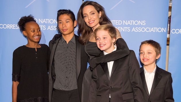 Angelina Jolie Mitte Dezember mit den Kindern Zahara, Pax, Shiloh und Knox bei einer Veranstaltung der Vereinten Nationen (Bild: www.PPS.at)