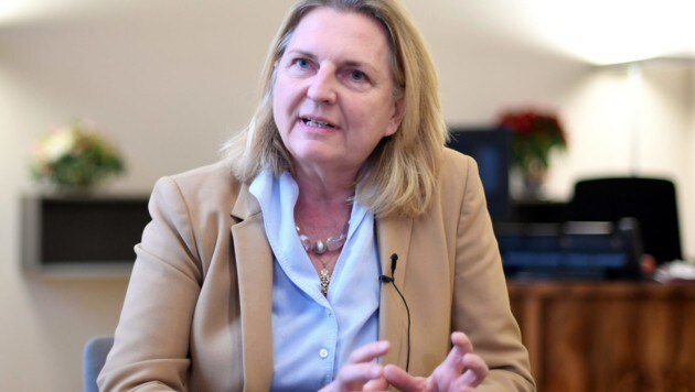 Außenministerin Karin Kneissl (Bild: APA/HANS KLAUS TECHT)