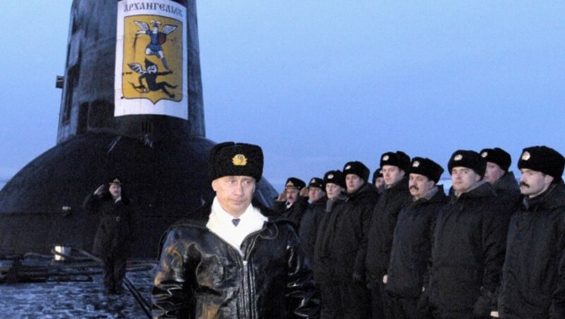 Putin dankt der Crew des Atom-U-Boots Arkhangelsk. (Bild: AP)