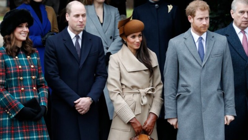 Meghan Markle mit Prinz Harry sowie Herzogin Kate und Prinz William bei der Weihnachtsmesse in Sandringham (Bild: AFP or licensors)