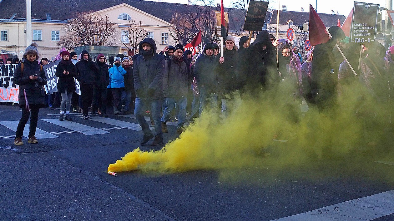 Linke planen Proteste Jahr 2018 startet mit Großdemos und Chaos