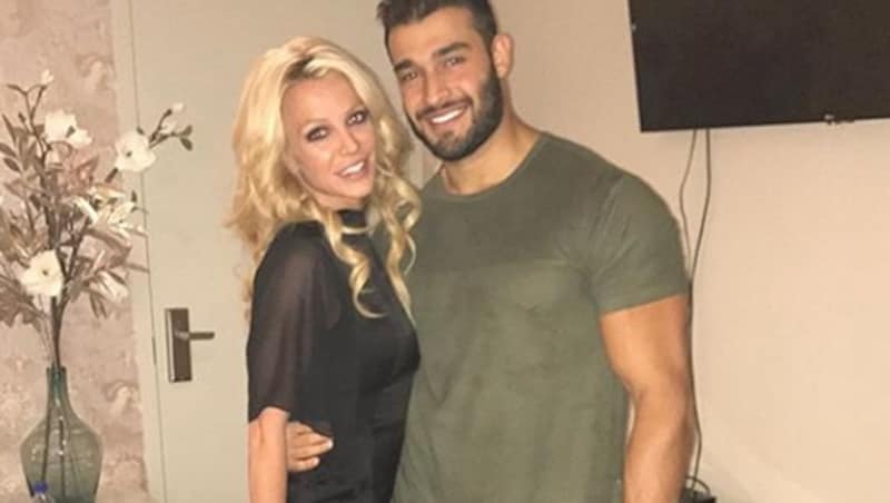 Britney Spears mit ihrem Lover Sam Ashgari (Bild: instagram.com/britneyspears)