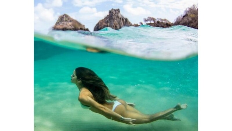 Izabel Goulart auf Tauchgang im glasklaren Wasser vor der Küste Brasiliens (Bild: www.PPS.at)