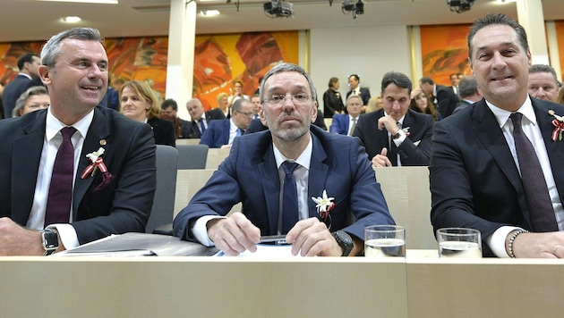 Norbert Hofer, Herbert Kickl, Heinz-Christian Strache (v.li.) (Bild: APA/HERBERT NEUBAUER)