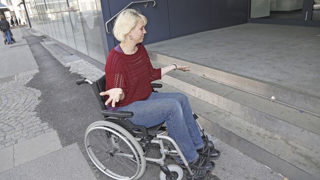 Stufen sind für Rollstuhlfahrer ein enormes Hindernis (Symbolbild) (Bild: KRONEN ZEITUNG)