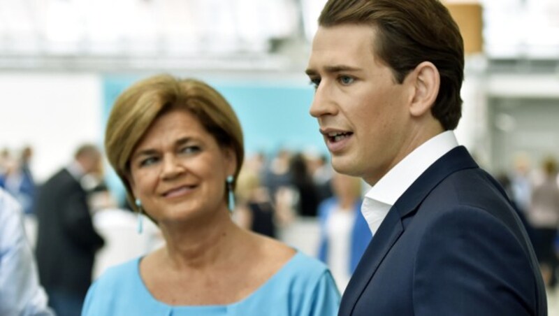 Bettina Glatz-Kremsner mit Bundeskanzler Sebastian Kurz (ÖVP) (Bild: APA/HANS PUNZ)