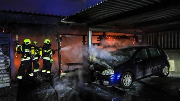 In Knittelfeld ging eine Müllinsel in Flammen auf, wobei ein Wagen daneben schwer beschädigt wurde. (Bild: Thomas Zeiler/FF Apfelberg)