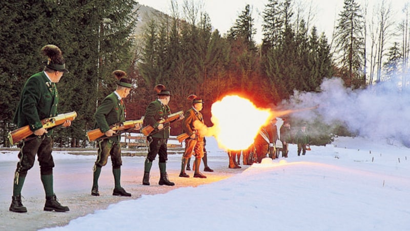 Zum Altjahrsschießen in Bad Ischl kamen viele Schaulustige. (Bild: Marion Hörmandinger)