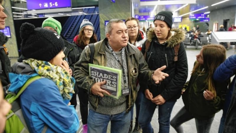 "Shades Tours": Obdachlose führen durch Wien. (Bild: Reinhard Holl)