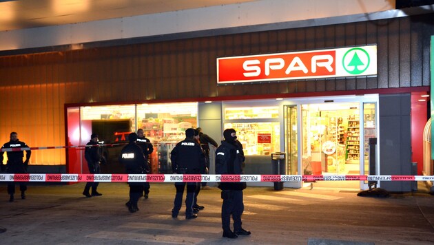 Dieser Lebensmittelmarkt in Linz-Dornach wurde im Vorjahr gleich zwei Mal überfallen. (Bild: Johann Haginger)