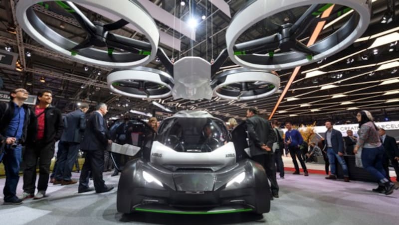 Das "Pop.Up" genannte Konzept von Italdesign und Airbus wird von der Drohne zum Auto und umgekehrt. (Bild: AFP)