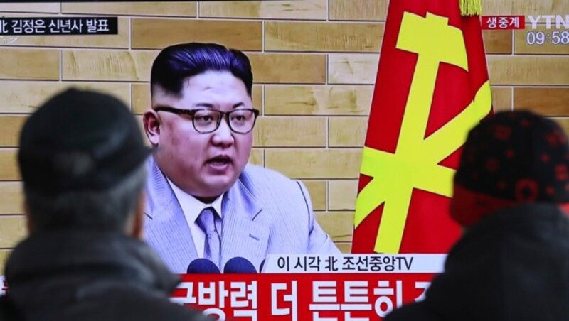 Nach seinen monatelangen Drohungen und Raketentests tritt Machthaber Kim Jong Un nun offenbar für direkte Gespräche mit dem Süden ein. (Bild: AP)