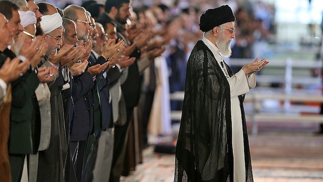Steckt tatsächlich Ayatollah Ali Khamenei hinter der Protestwelle im Iran? (Bild: AFP)