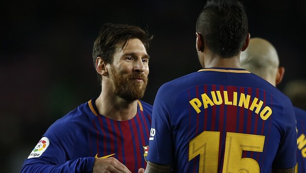 Lionel Messi und Paulinho (beide trafen) (Bild: AP)