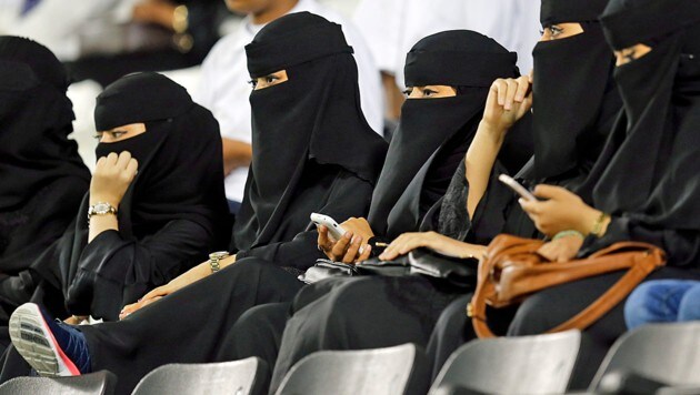 Einmalig hatten Frauen bereits am vergangenen Nationalfeiertag Ende September zu einer Feier ins Nationalstadion in der Hauptstadt Riad gedurft. (Bild: AFP)