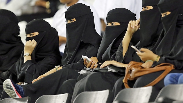 Einmalig hatten Frauen bereits am vergangenen Nationalfeiertag Ende September zu einer Feier ins Nationalstadion in der Hauptstadt Riad gedurft. (Bild: AFP)