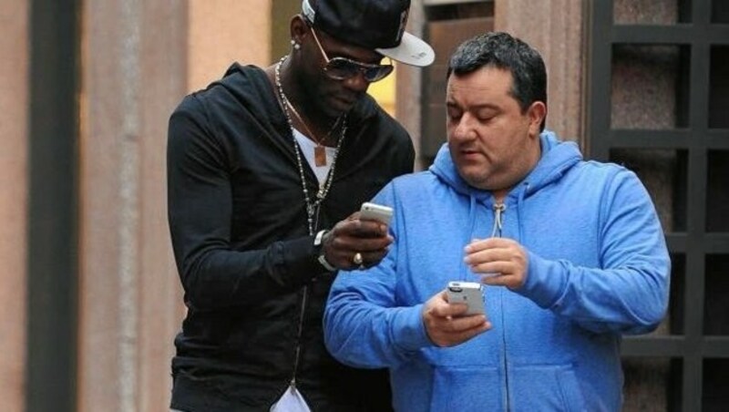 Mario Balotelli mit seinem Berater Mino Raiola (rechts) (Bild: Getty Images)