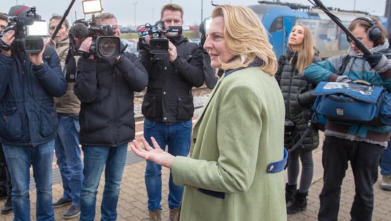 Großes Medieninteresse an Karin Kneissls erster Auslandsreise (Bild: PHOTONEWS.AT/GEORGES SCHNEIDER)