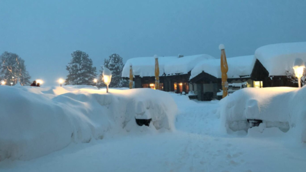 Das Wallis versinkt im Schnee. Verkehrswege sind unterbrochen, Dörfer zum Teil nicht erreichbar. (Bild: twitter.com)