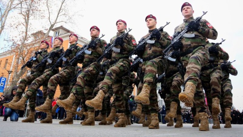 Eine Spezialeinheit der Polizei der Republika Srpska bei den Feierlichkeiten am 9. Jänner 2017 (Bild: AFP)