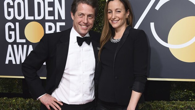 Hugh Grant mit Anna Eberstein bei den Golden Globes (Bild: 2018 Invision)