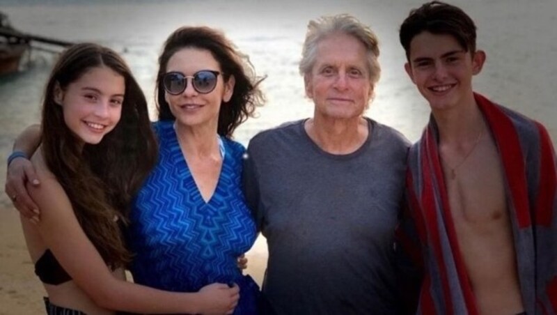 Catherine Zeta-Jones und Michael Douglas mit den Kindern Carys und Dylan (Bild: www.PPS.at)