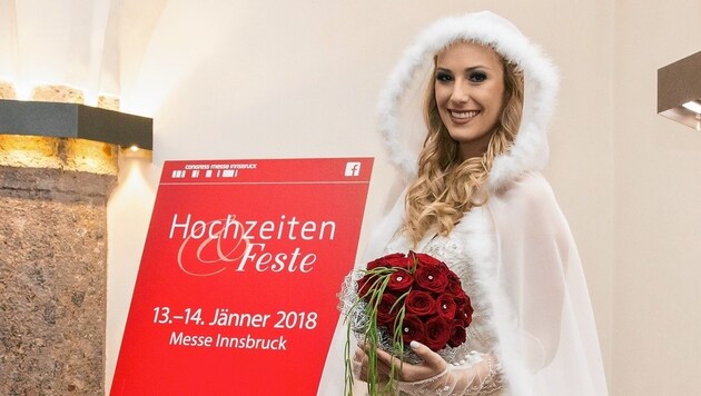 Miss Tirol Alexandra Pahr in einem Traum in Weiß samt Cape für die perfekte Winterhochzeit. (Bild: Christian Forcher)