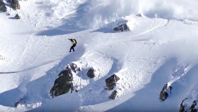 Die Ermittlungen gegen drei Snowboarder, die durch das Befahren eines Hanges möglicherweise den Einsatz der Bergrettung gefährdet haben, wurden eingestellt. (Symbolbild) (Bild: YouTube.com, krone.at-Grafik)