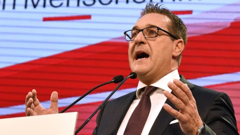 Strache in Vösendorf (Bild: APA/HANS PUNZ)