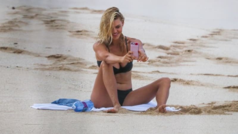 Kelly Rohrbach knipst Selfies (Bild: www.PPS.at)