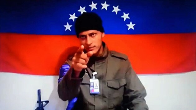 Oscar Perez trat auch in einem Video von "Anonymous Venezuela" auf. (Bild: AFP/ANONYMOUS VENEZUELA)