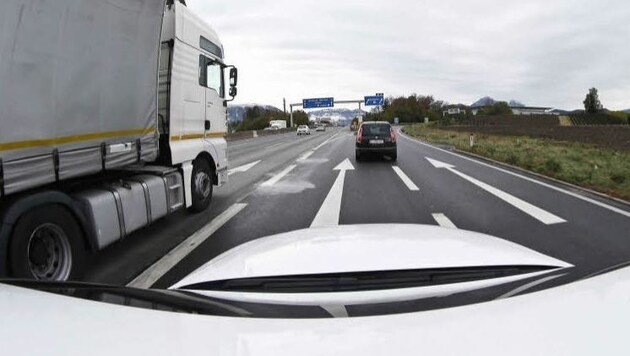 Gefahr durch Lkw, die gleich schnelle Pkw auf der Stadtautobahn oft übersehen. (Bild: Markus Tschepp)