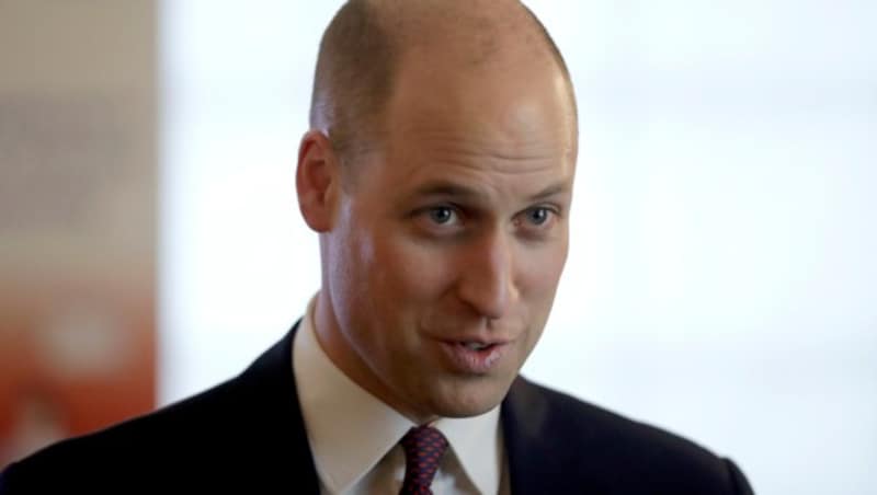 Prinz William hat sich eine Fast-Glatze schneiden lassen. (Bild: AP)