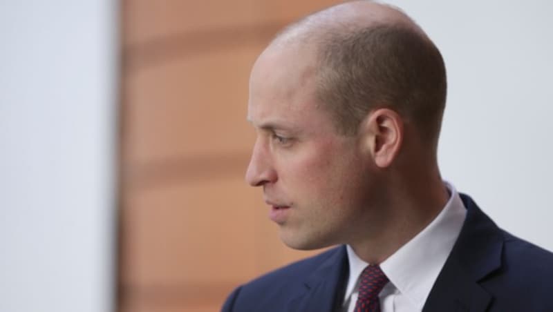 Das lichte Haar hat sich Prinz William nun von den Friseuren seiner Gattin raspelkurz schneiden lassen. (Bild: AP)