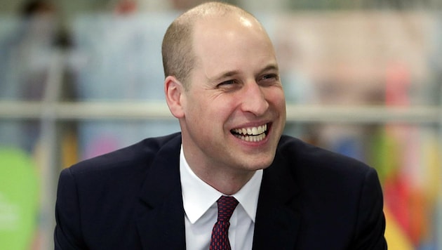 Prinz William kann trotz neuer 200-Euro-Frisur noch lachen. (Bild: AFP)