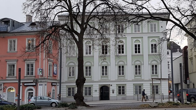 Das (grünweiße) Gebäude des gestrengen Landesrechnungshofes in Linz. (Bild: Werner Pöchinger)