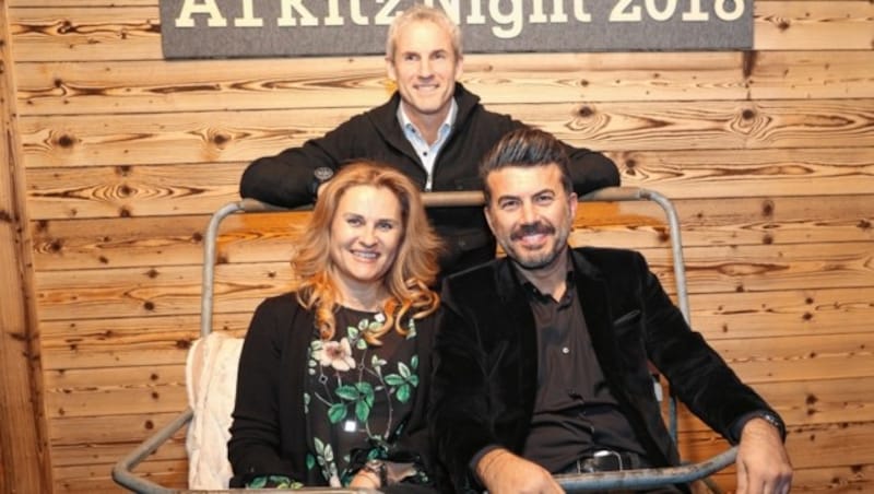 Mike Galeli (re.) mit seiner Ehefrau Renate und Michael Konsel (Bild: BiKri)