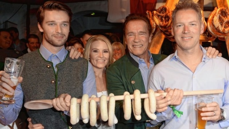 Stammgäste beim Stanglwirt: Arnold Schwarzenegger mit Freundin Heather Milligan, Sohn Patrick und Neffe Patrick (Bild: babiradpicture/Chr.Stiefler)