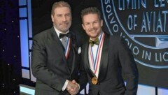 Hollywoodstar John Travolta hielt die Laudatio auf Felix Baumgartner. (Bild: Red Bull/Larry Grace )