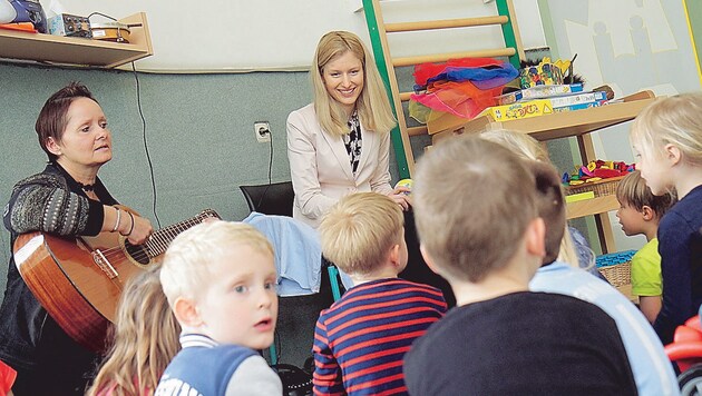 Landesrätin Christine Haberlander besucht den Landes-Kindergarten in Linz. (Bild: Markus Schütz)