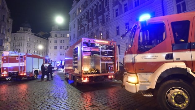 Vier Menschen kamen bei einem Brand in einem Prager Hotel ums Leben. (Bild: AP)