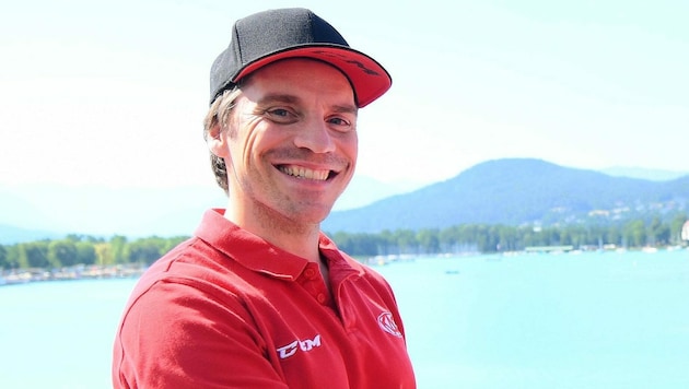 Auch Sportchef Dieter Kalt (li.) freut sich, dass Trainer Steve Walker einen weiteren Sommer in Klagenfurt erlebt. (Bild: F. Pessentheiner, pessentheiner)