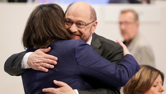 Parteichef Martin Schulz und die Fraktionsvorsitzende im Bundestag, Andrea Nahles (Bild: APA/dpa/Kay Nietfeld)