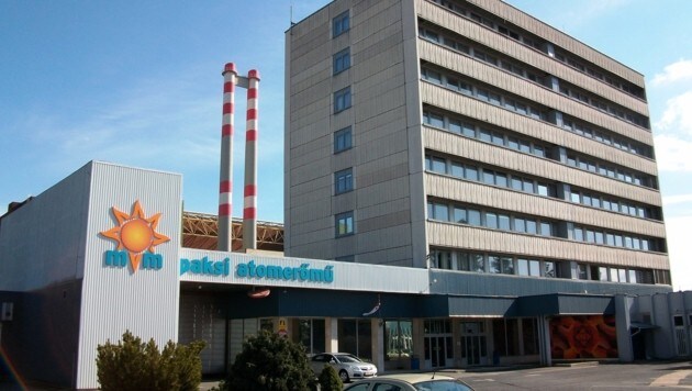 Der Eingang zum Atomkraftwerk Paks (Bild: wikipedia.com/Barna Rovács (Rovibroni))