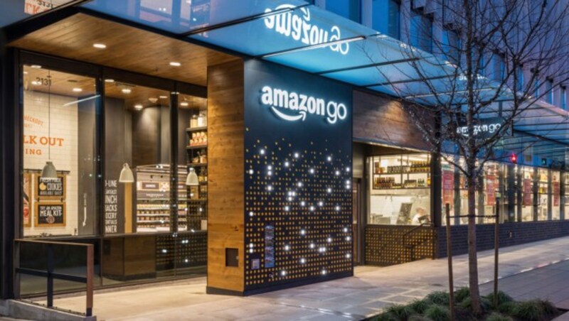 Bisherige Amazon-Go-Filialen waren nur rund 110 Quadratmeter groß, nun skaliert der Onlinehandels-Riese sein Konzept auf Supermarktgröße. (Bild: AP)