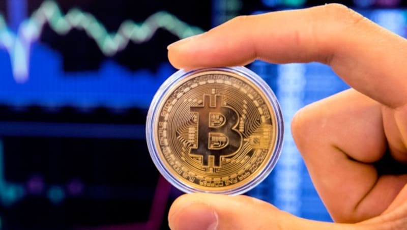 Der Kurs des Bitcoin erwies sich in der Vergangenheit als höchst schwankungsanfällig. (Bild: AFP)
